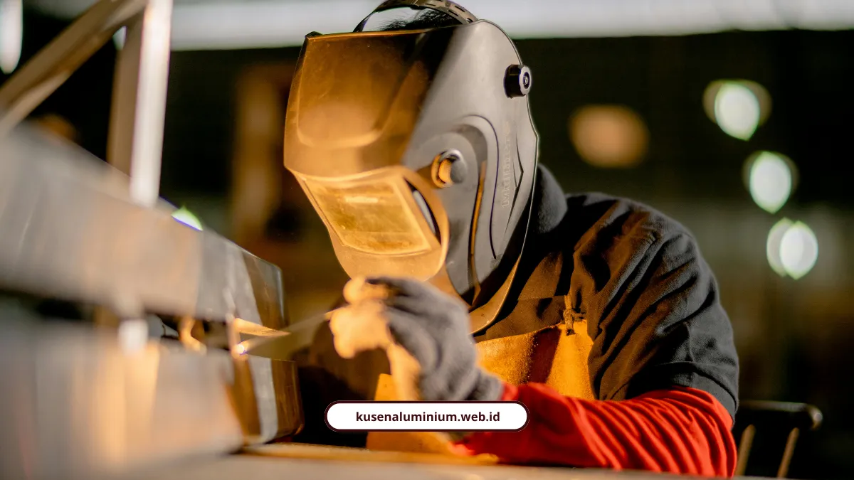 Proses Fabrikasi Kusen Aluminium di Workshop Malang